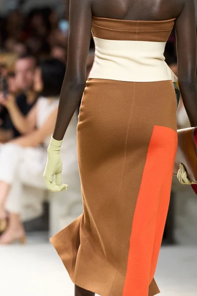 Look 3